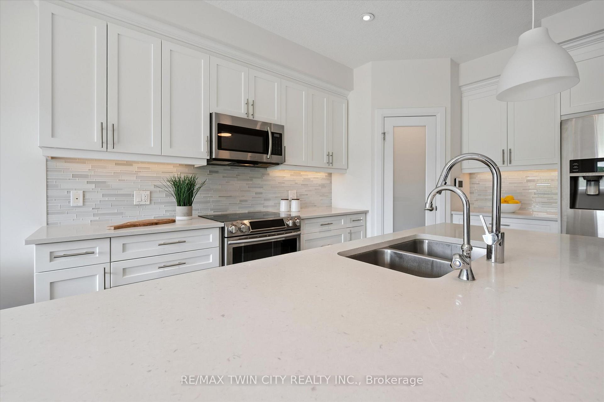 Photo 14 of Unit B, 605 Montpellier Drive, Waterloo — HOMEH