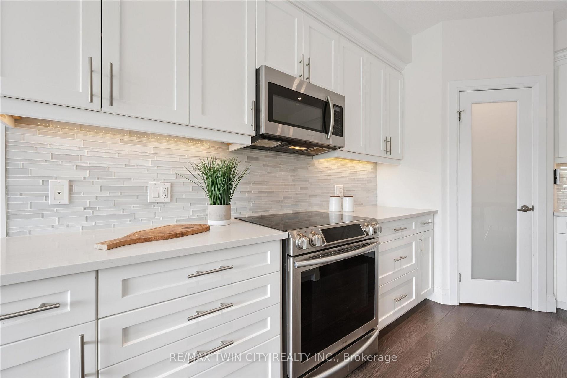 Photo 15 of Unit B, 605 Montpellier Drive, Waterloo — HOMEH