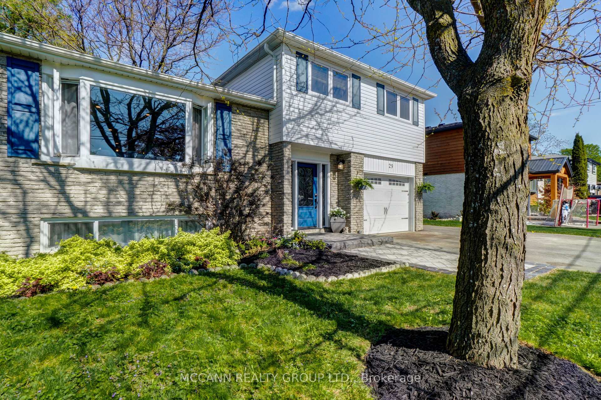 Front of 29 Third Avenue N