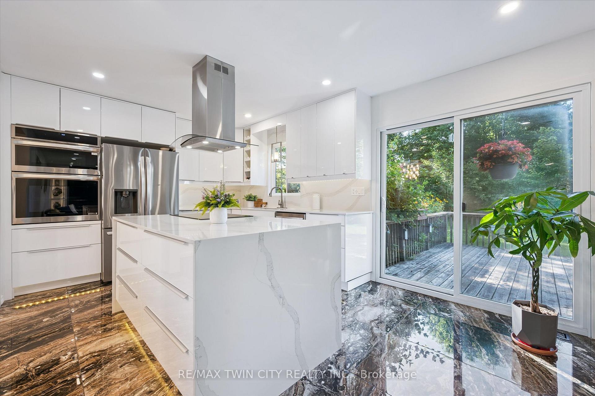 Photo 1 of 444 Stillmeadow Circle, Waterloo — HOMEH