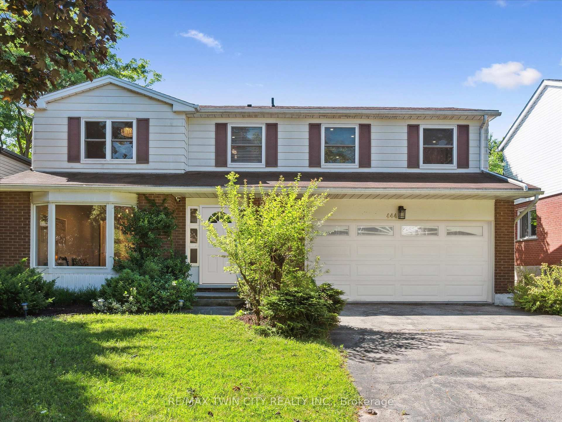 Photo 2 of 444 Stillmeadow Circle, Waterloo — HOMEH