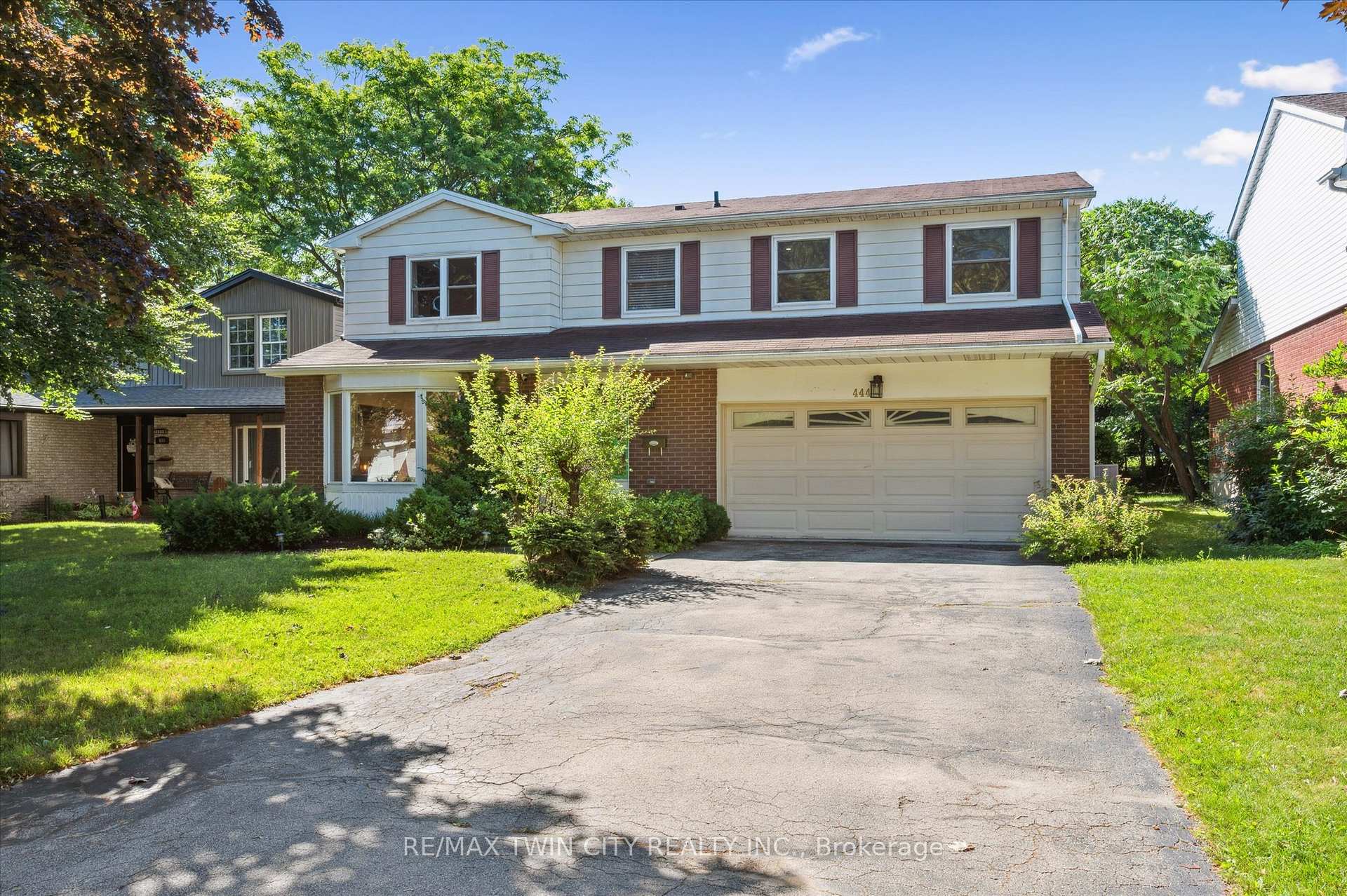 Photo 4 of 444 Stillmeadow Circle, Waterloo — HOMEH
