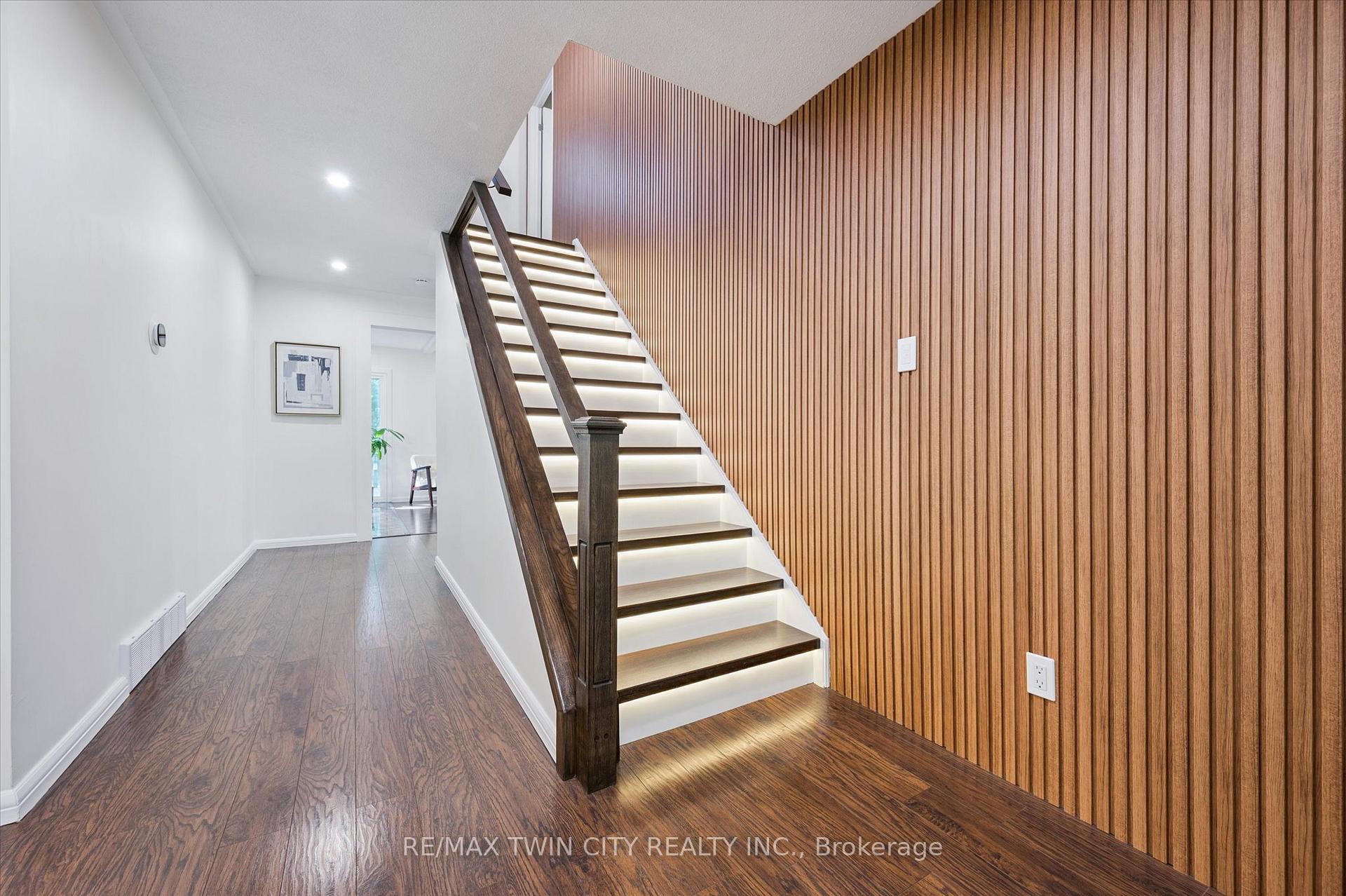 Photo 7 of 444 Stillmeadow Circle, Waterloo — HOMEH