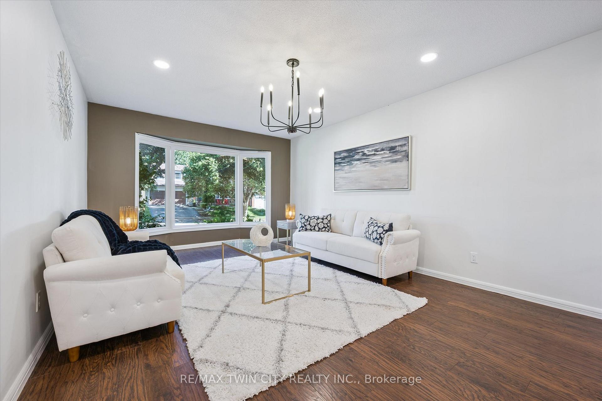 Photo 8 of 444 Stillmeadow Circle, Waterloo — HOMEH