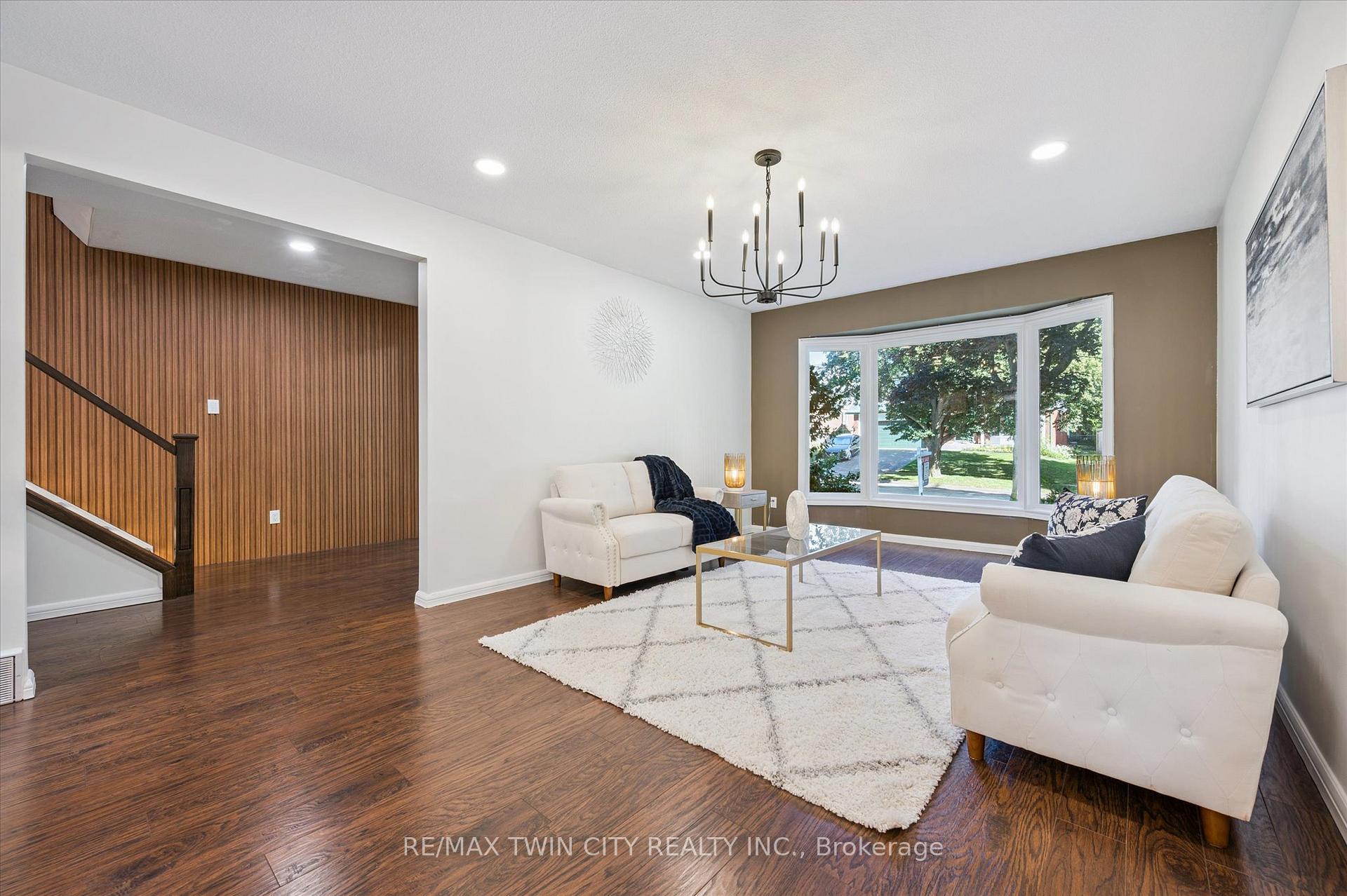 Photo 9 of 444 Stillmeadow Circle, Waterloo — HOMEH