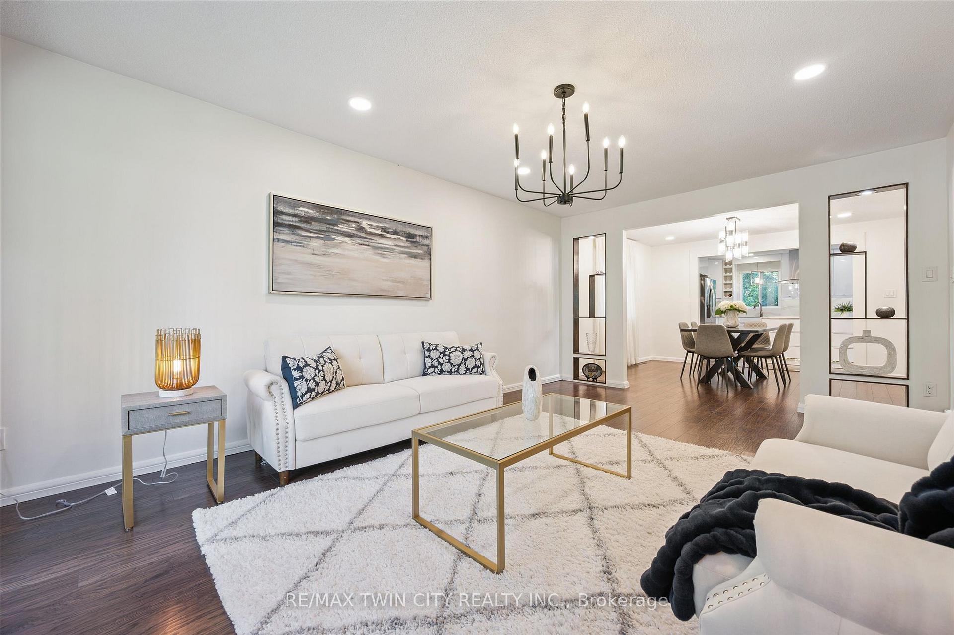 Photo 10 of 444 Stillmeadow Circle, Waterloo — HOMEH