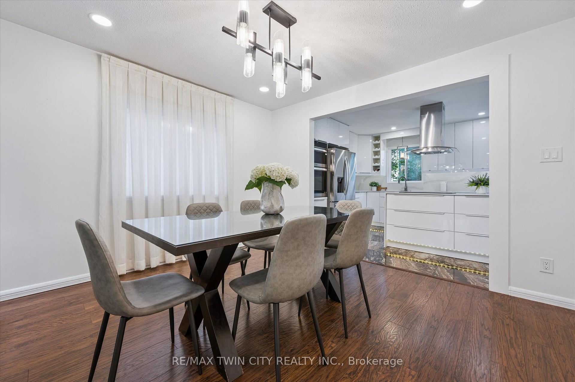 Photo 11 of 444 Stillmeadow Circle, Waterloo — HOMEH