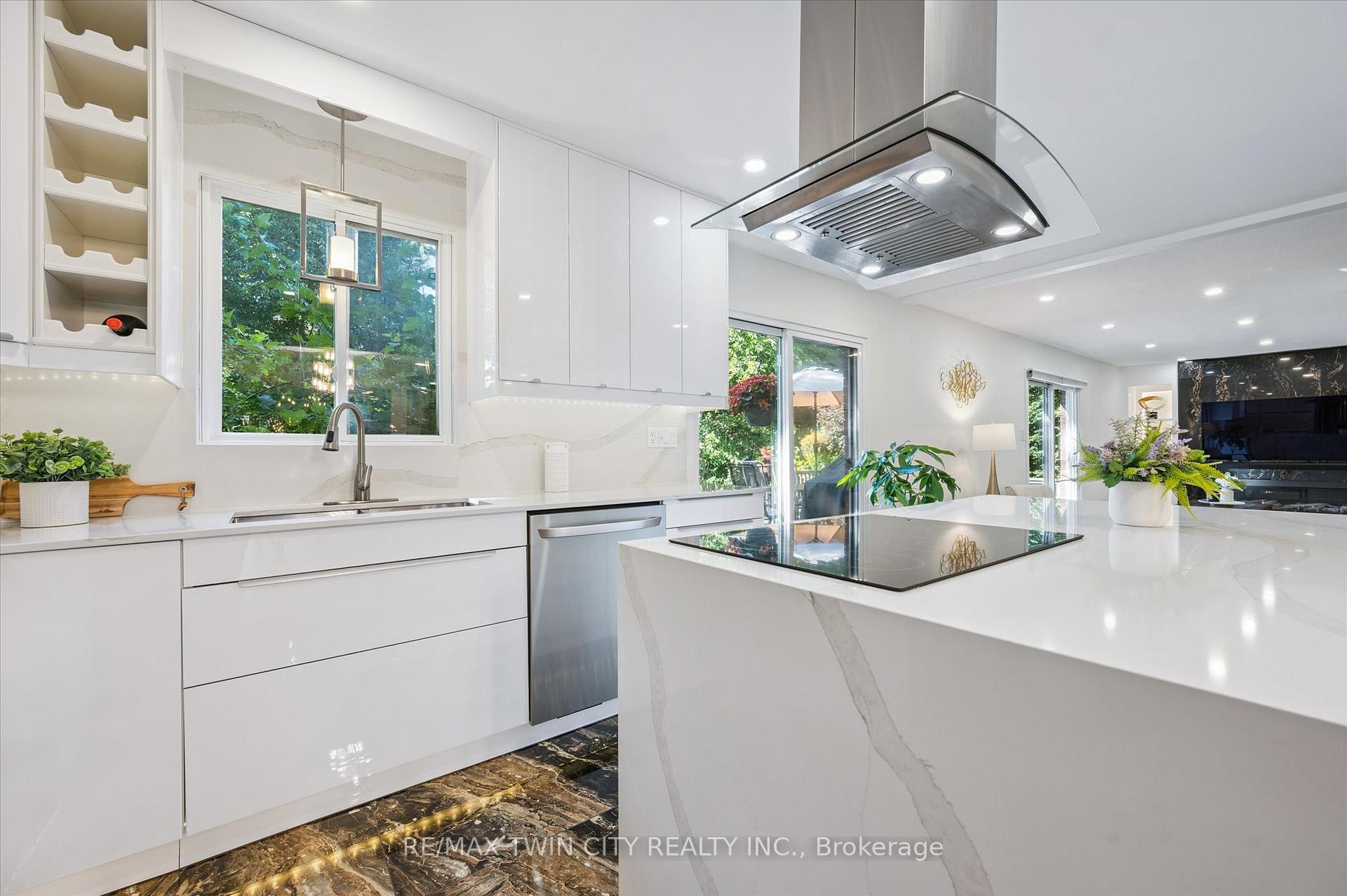 Photo 14 of 444 Stillmeadow Circle, Waterloo — HOMEH