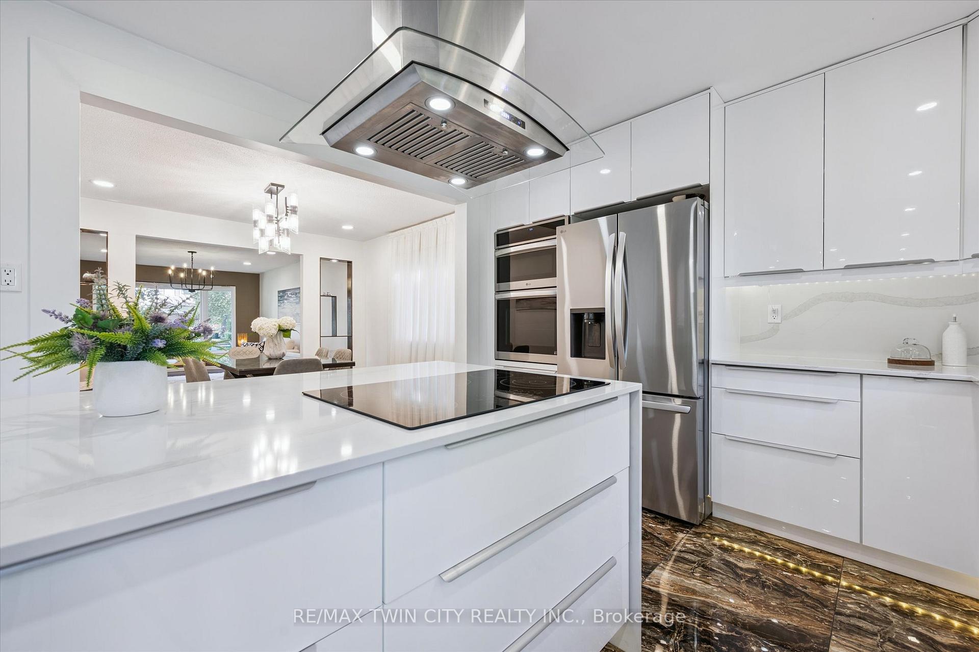 Photo 15 of 444 Stillmeadow Circle, Waterloo — HOMEH
