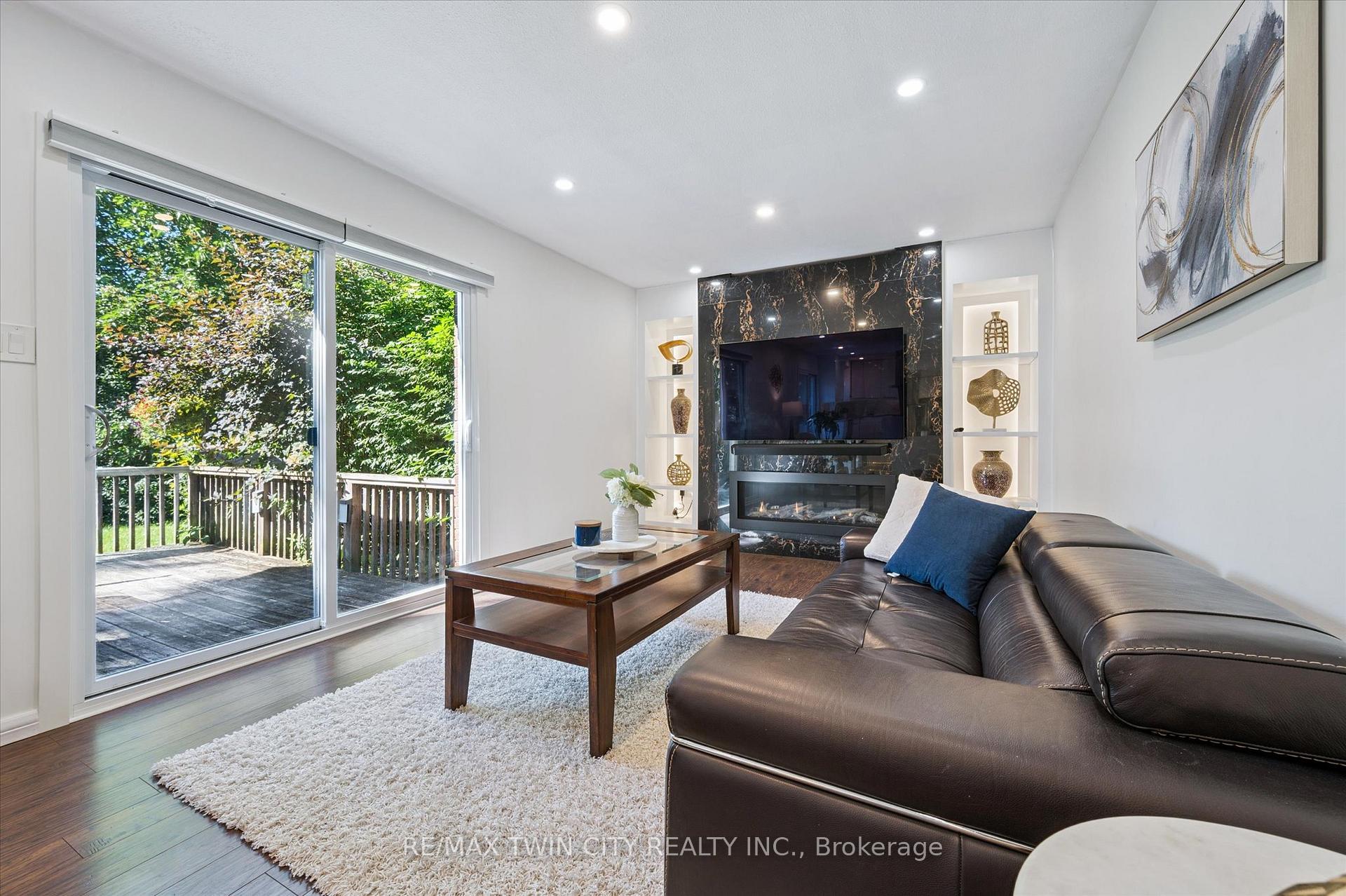 Photo 17 of 444 Stillmeadow Circle, Waterloo — HOMEH