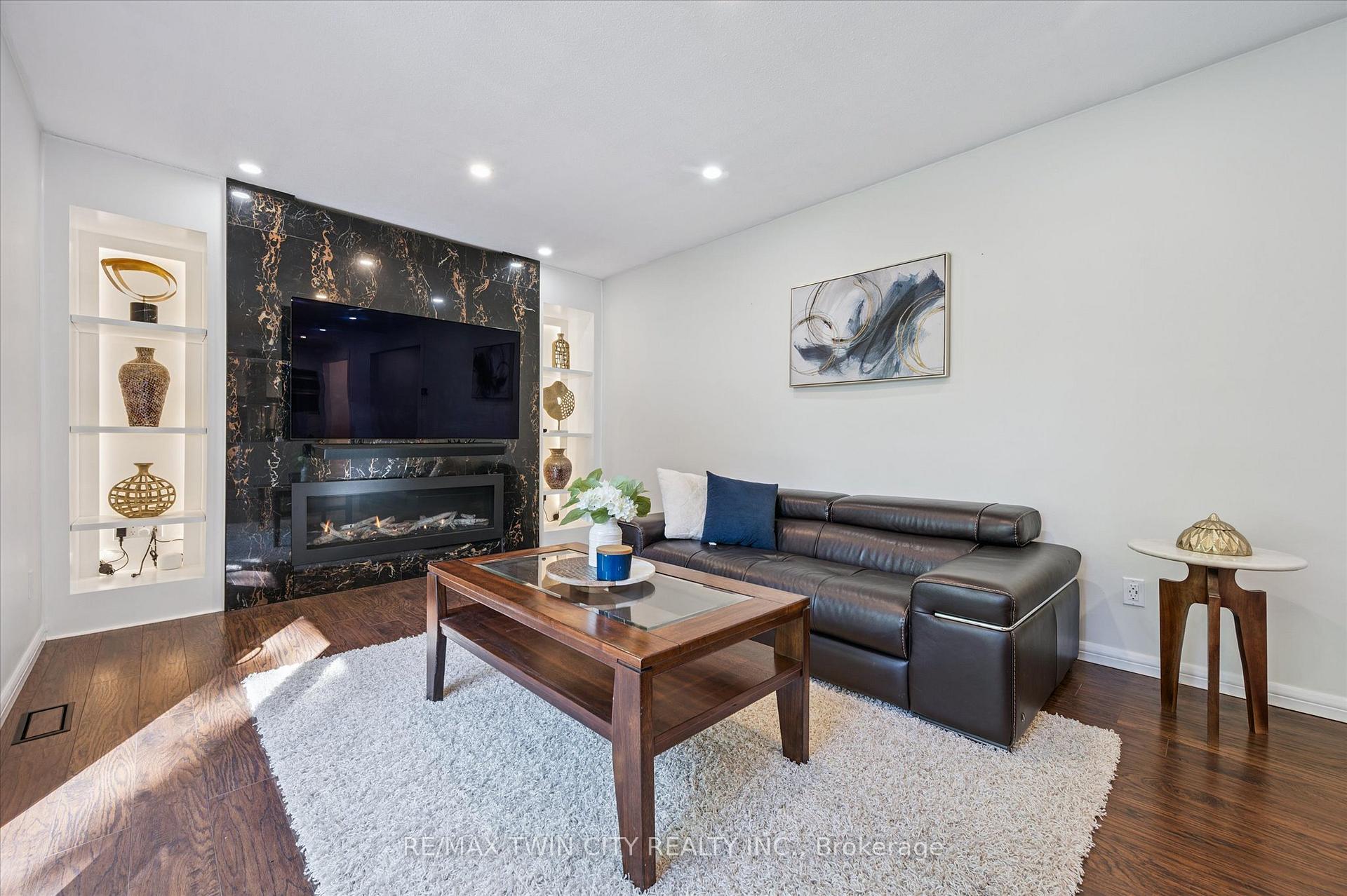 Photo 18 of 444 Stillmeadow Circle, Waterloo — HOMEH