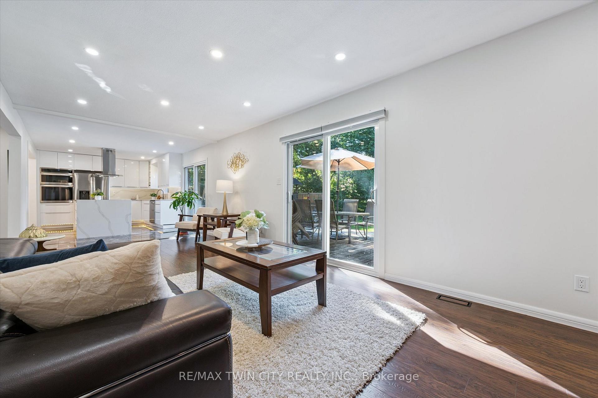Photo 19 of 444 Stillmeadow Circle, Waterloo — HOMEH