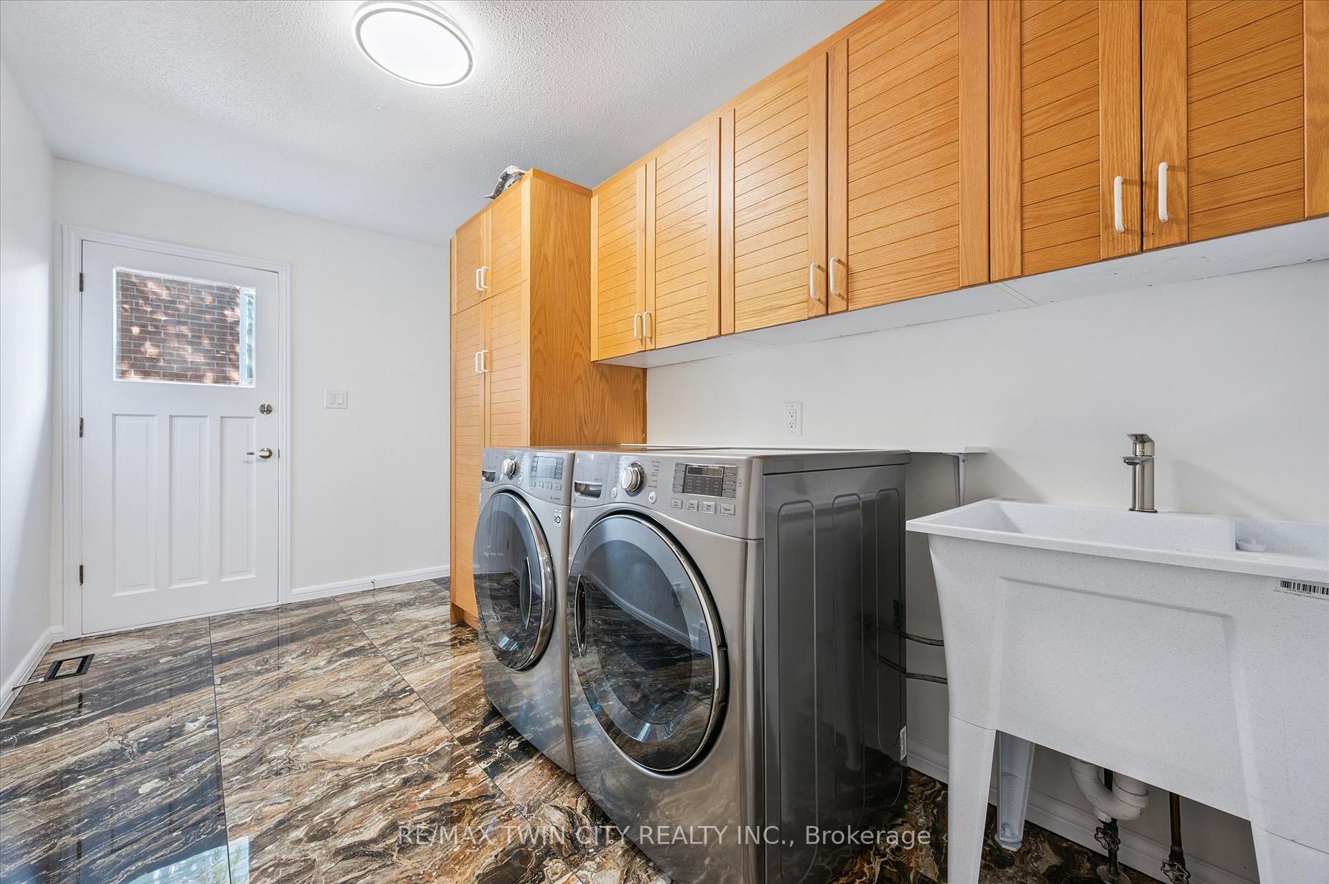 Photo 20 of 444 Stillmeadow Circle, Waterloo — HOMEH