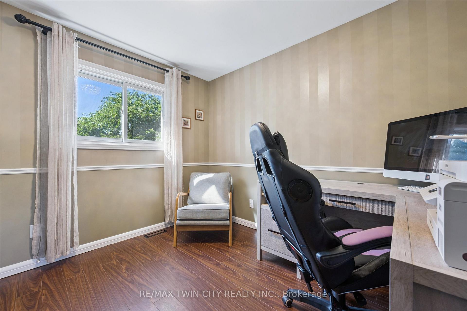 Photo 23 of 444 Stillmeadow Circle, Waterloo — HOMEH