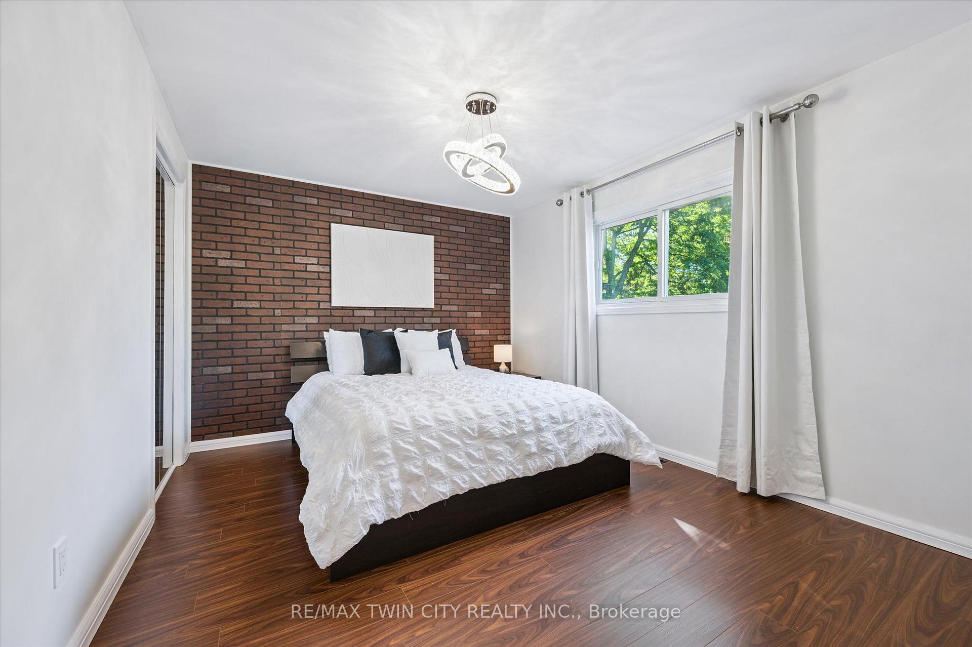 Photo 24 of 444 Stillmeadow Circle, Waterloo — HOMEH