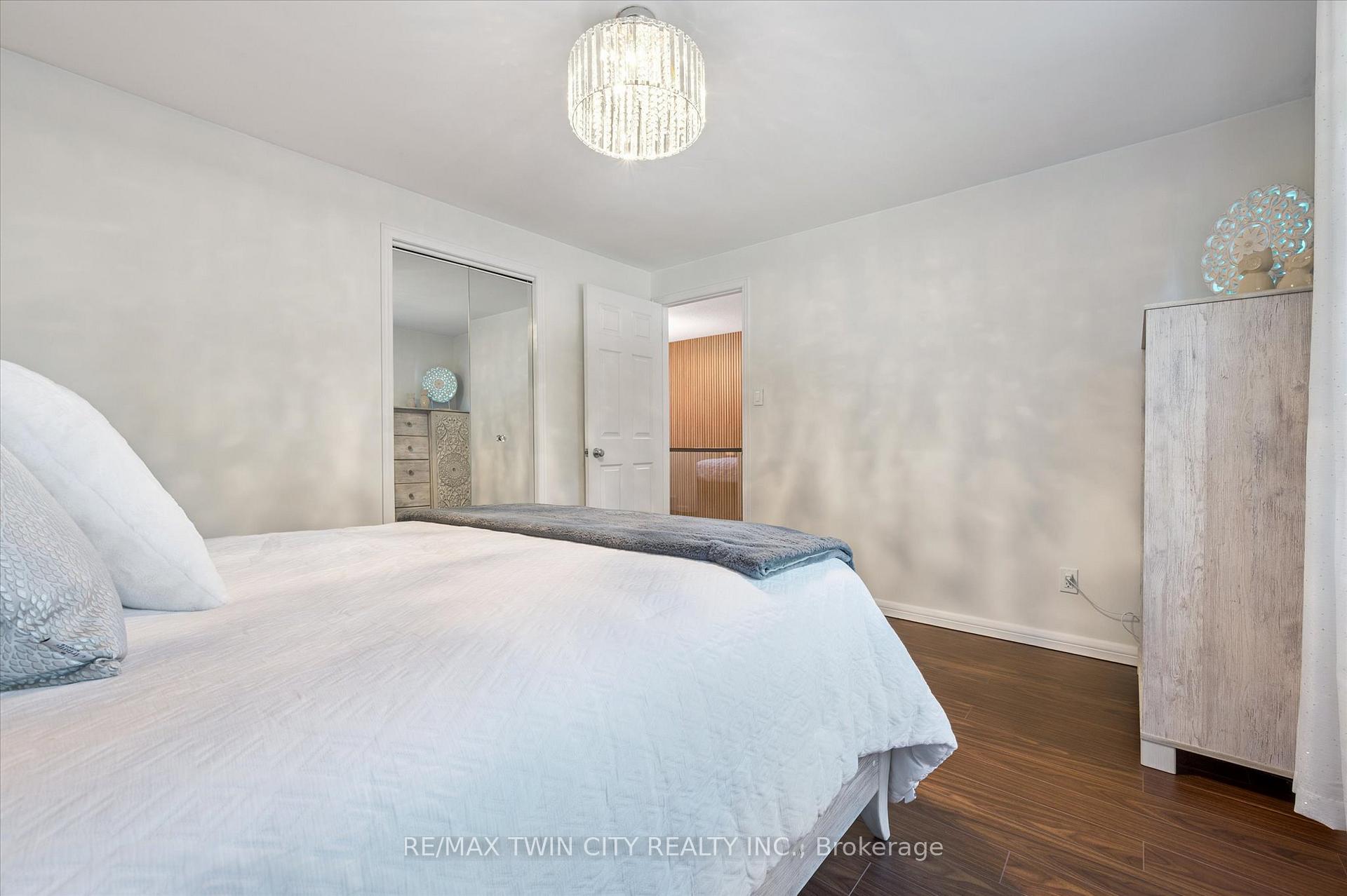 Photo 27 of 444 Stillmeadow Circle, Waterloo — HOMEH