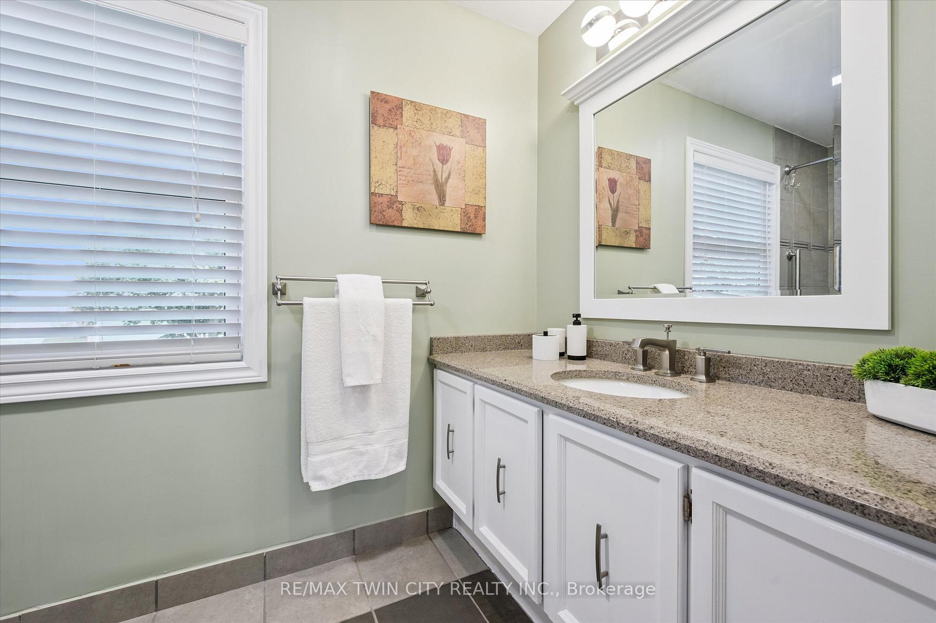 Photo 28 of 444 Stillmeadow Circle, Waterloo — HOMEH