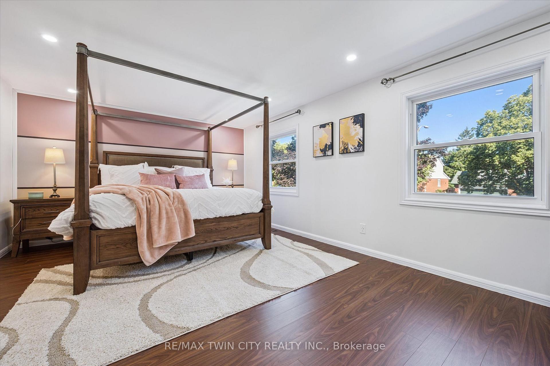 Photo 30 of 444 Stillmeadow Circle, Waterloo — HOMEH