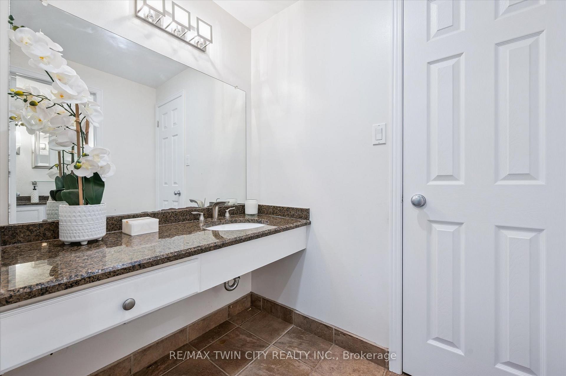 Photo 33 of 444 Stillmeadow Circle, Waterloo — HOMEH