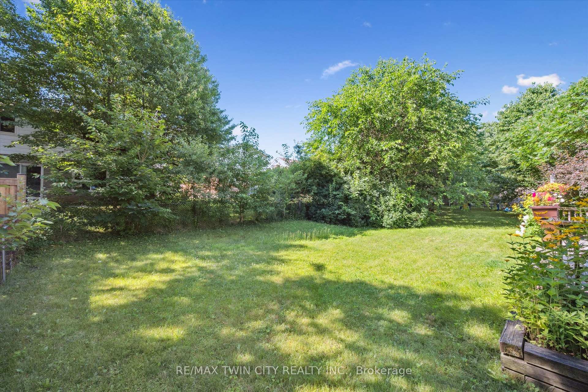 Photo 36 of 444 Stillmeadow Circle, Waterloo — HOMEH