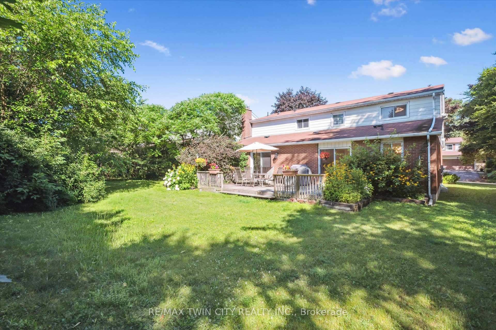 Photo 37 of 444 Stillmeadow Circle, Waterloo — HOMEH