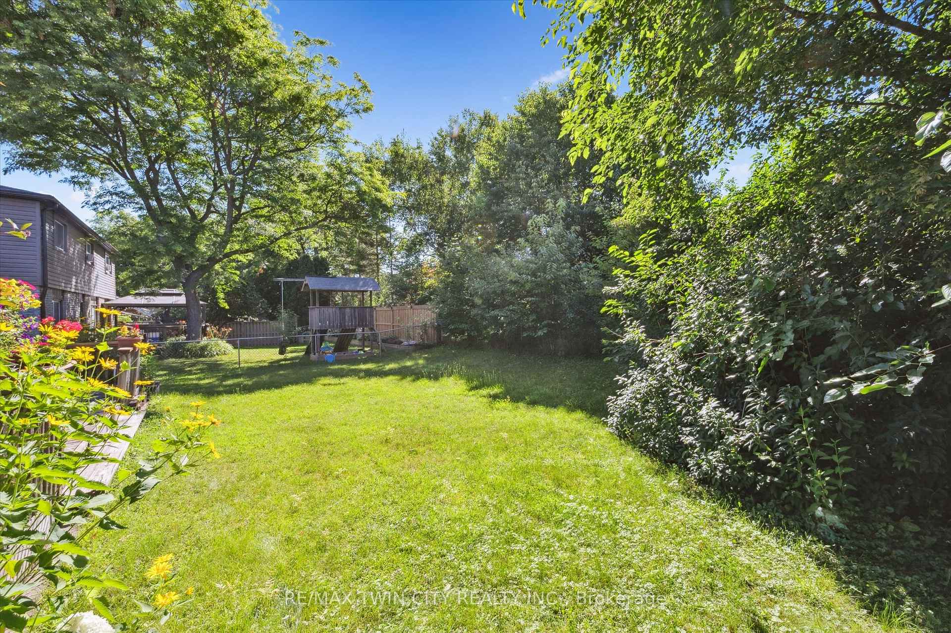 Photo 40 of 444 Stillmeadow Circle, Waterloo — HOMEH