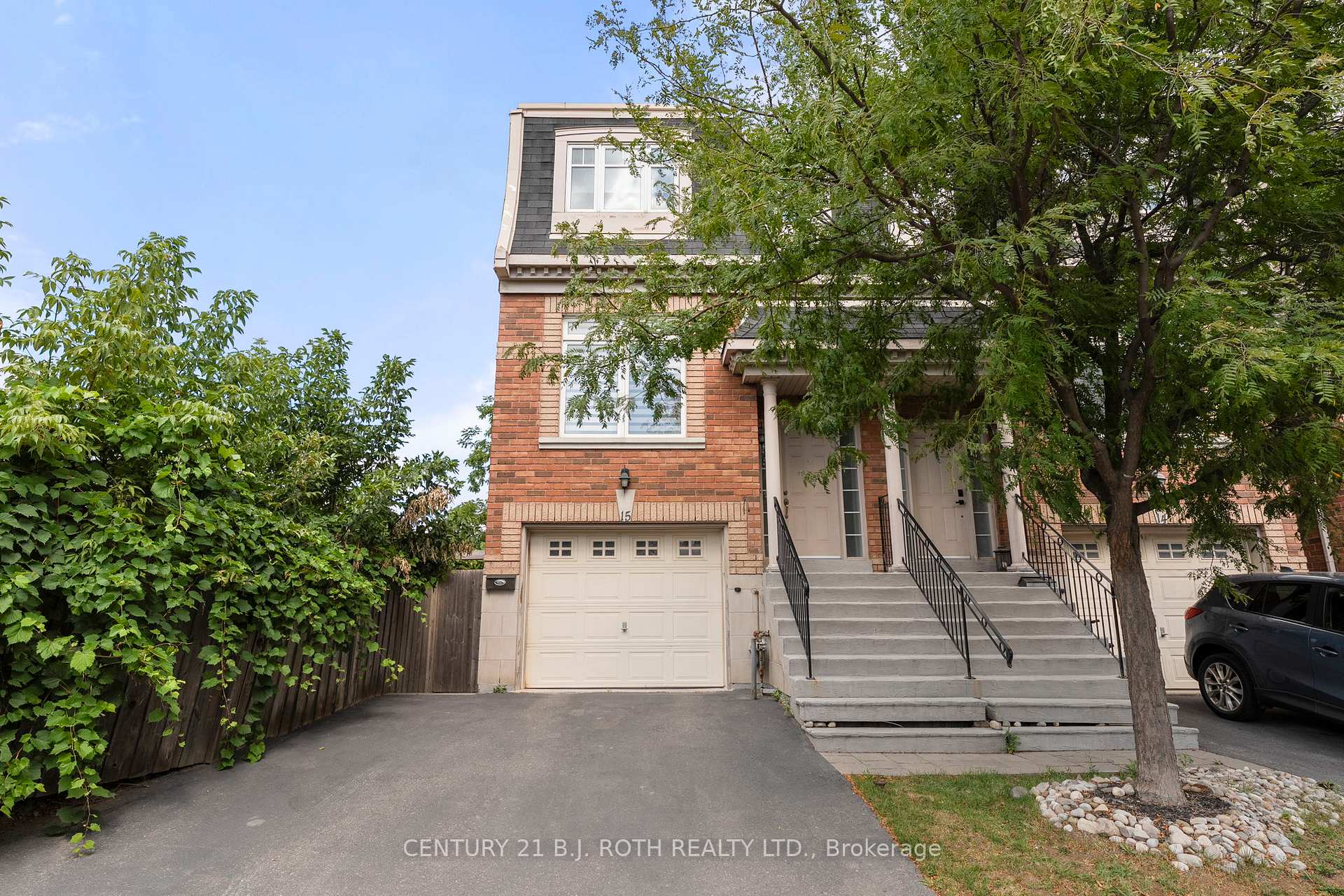 Photo 2 of Unit 15, 8032 Kipling Avenue, Vaughan, West Woodbridge — HOMEH