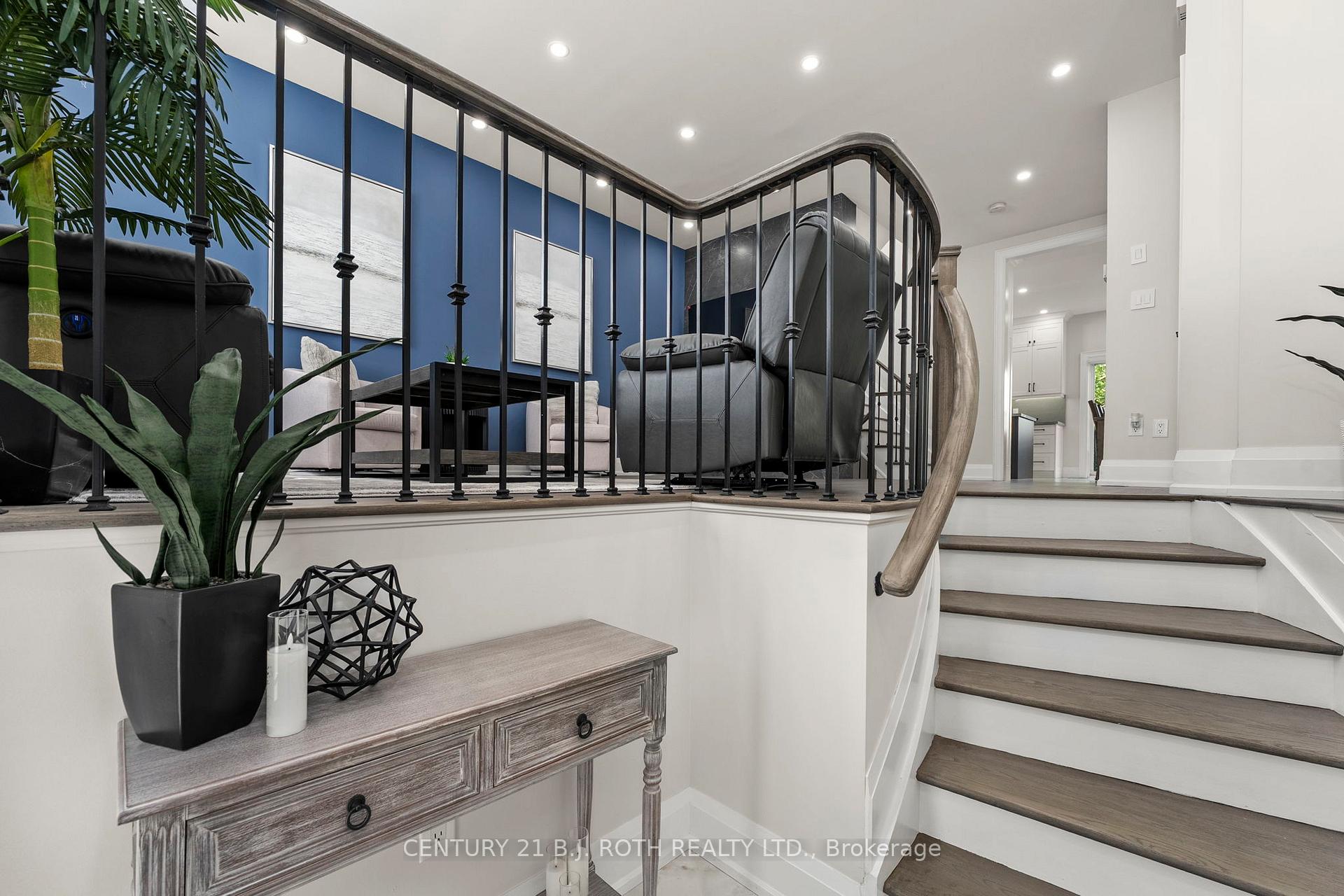 Photo 3 of Unit 15, 8032 Kipling Avenue, Vaughan, West Woodbridge — HOMEH