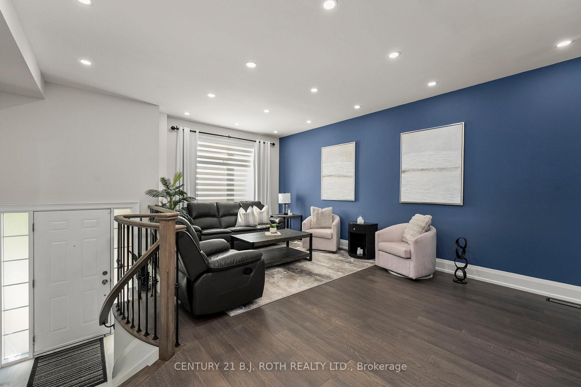 Photo 4 of Unit 15, 8032 Kipling Avenue, Vaughan, West Woodbridge — HOMEH