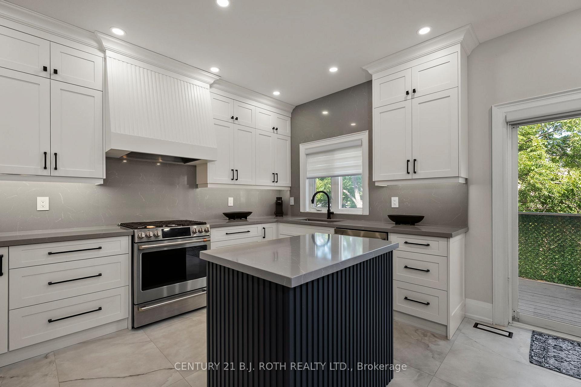 Photo 9 of Unit 15, 8032 Kipling Avenue, Vaughan, West Woodbridge — HOMEH