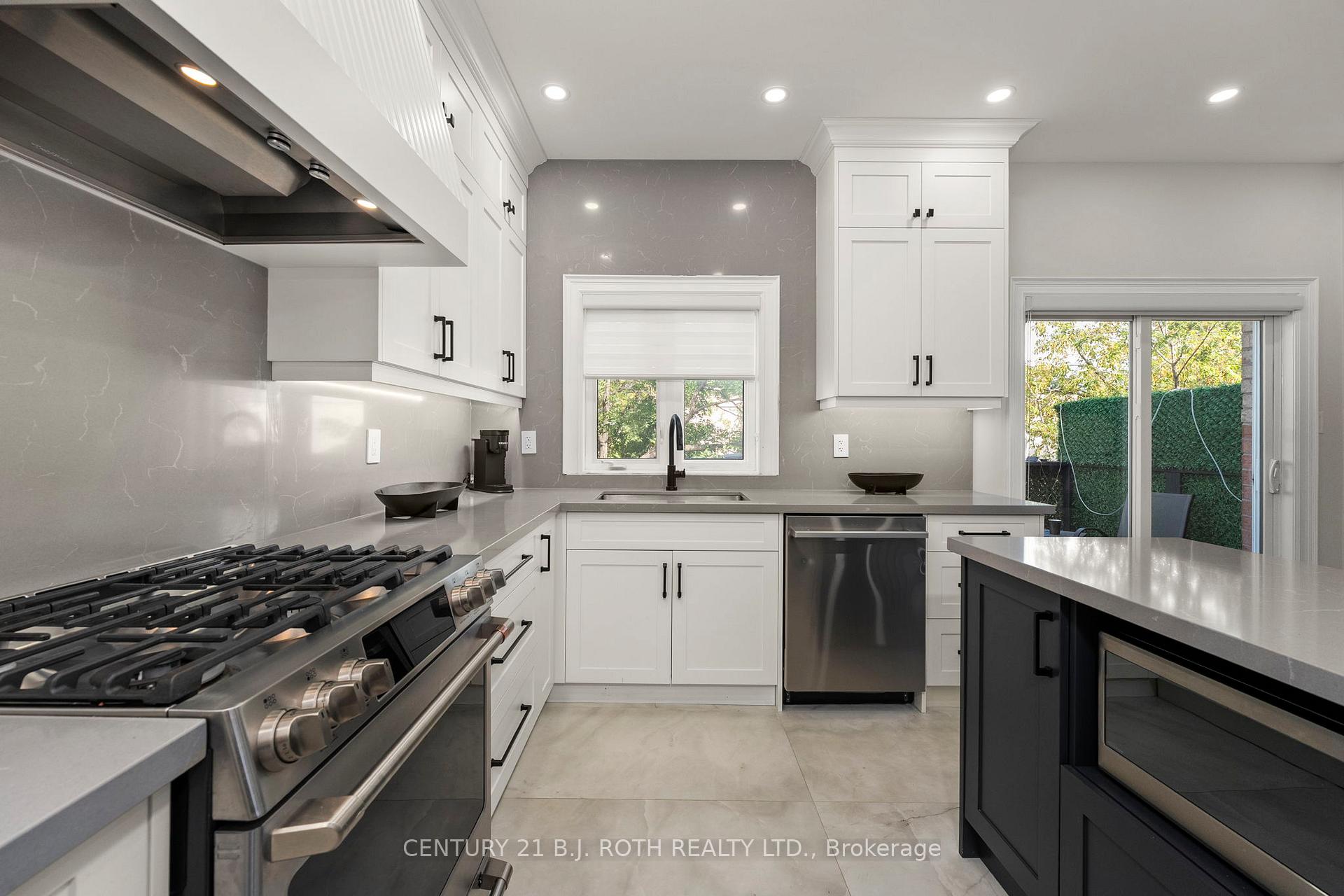 Photo 11 of Unit 15, 8032 Kipling Avenue, Vaughan, West Woodbridge — HOMEH