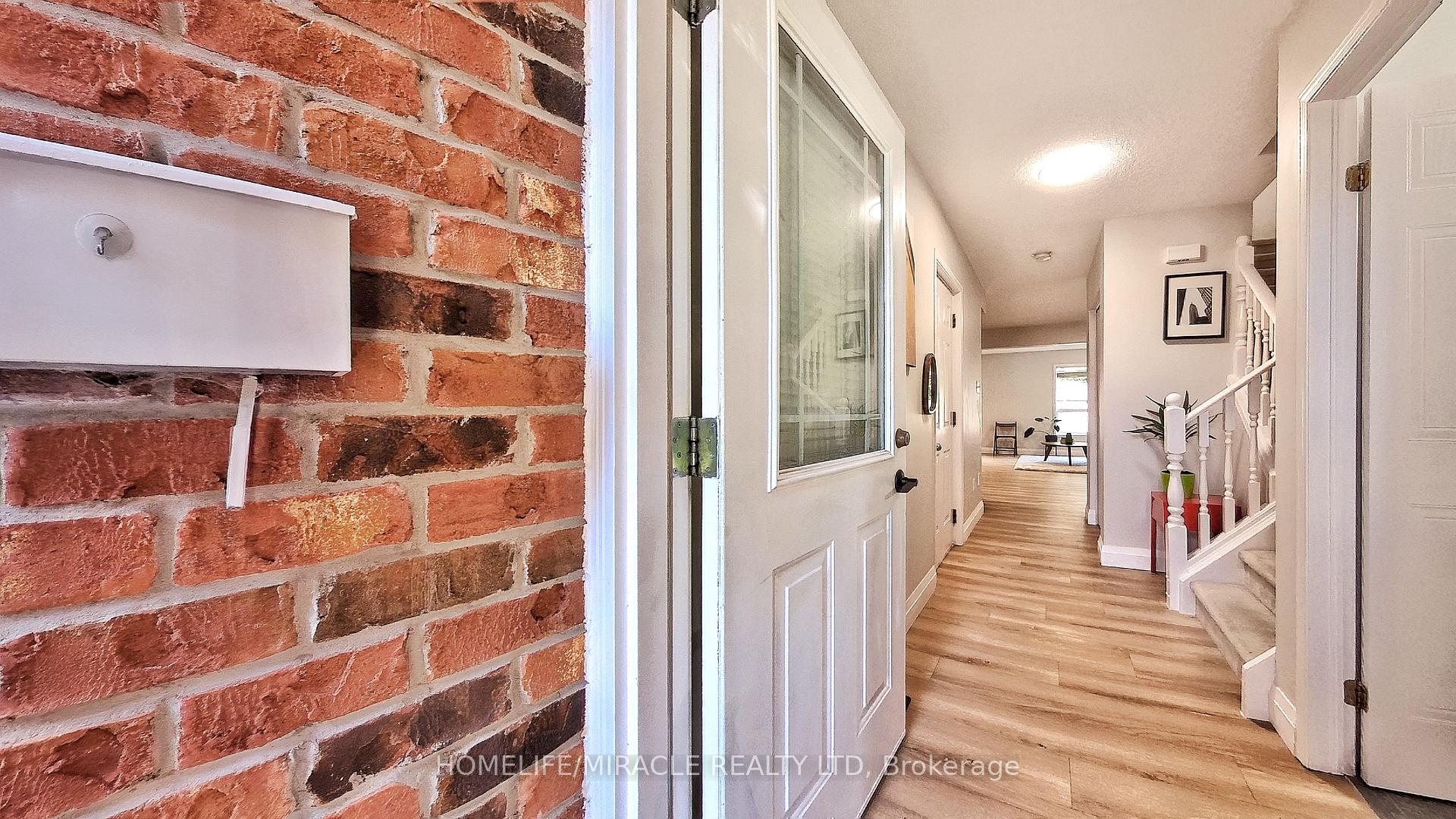 Photo 3 of 470 Annapolis Court, Waterloo, Eastbridge — HOMEH