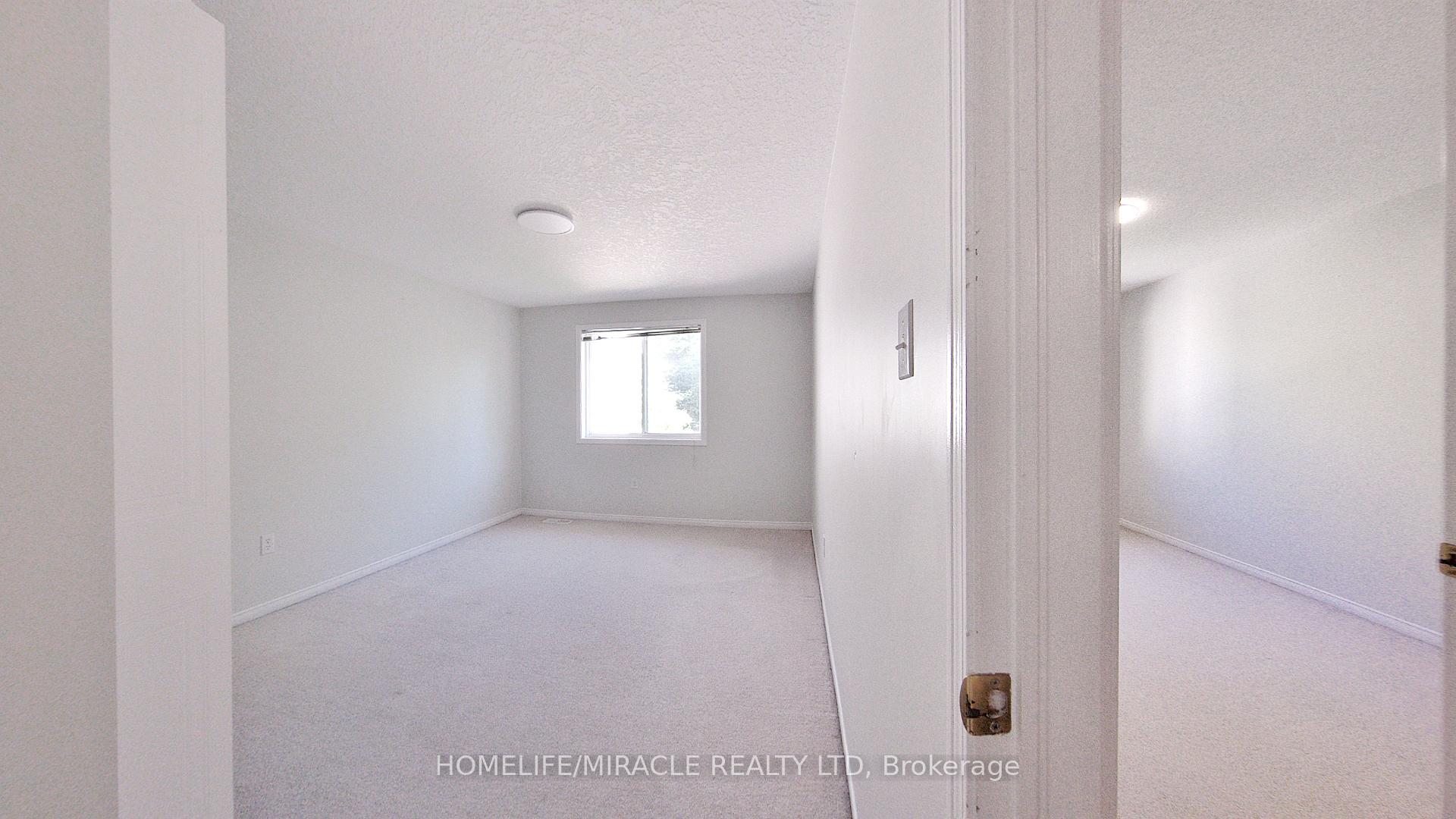 Photo 32 of 470 Annapolis Court, Waterloo, Eastbridge — HOMEH