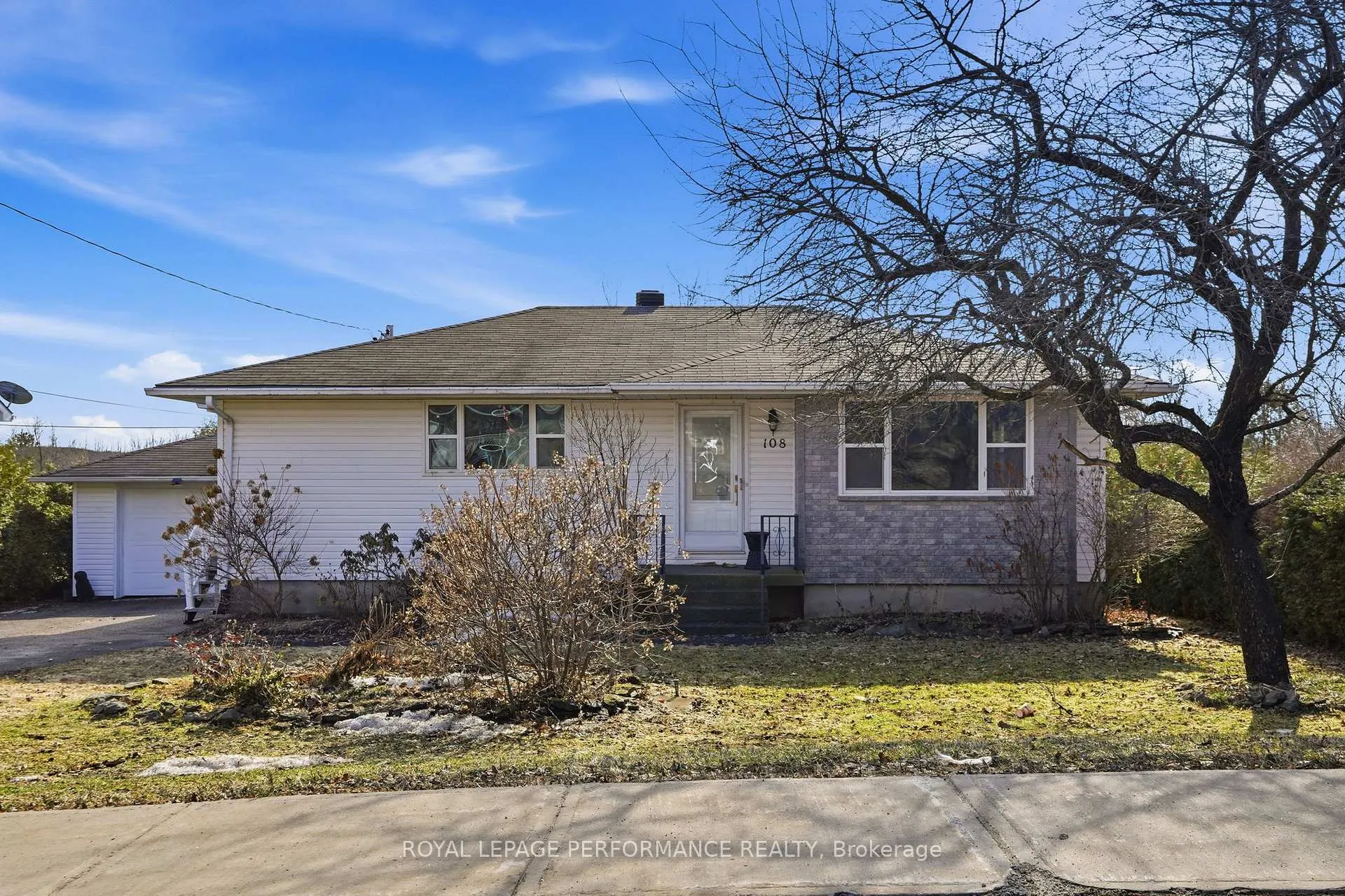 Photo 2 of 108 John Street, Champlain, L'Orignal — HOMEH