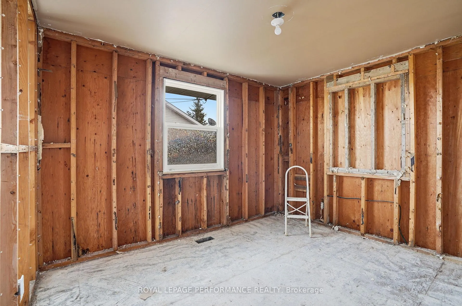 Photo 8 of 108 John Street, Champlain, L'Orignal — HOMEH