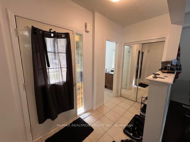 Photo 2 of Unit #Upper, 44 Lewis Honey Drive, Aurora, Bayview Northeast — HOMEH