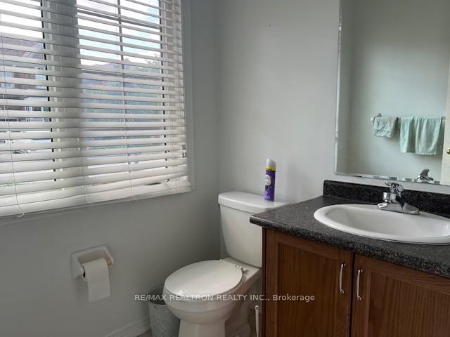 Photo 4 of Unit #Upper, 44 Lewis Honey Drive, Aurora, Bayview Northeast — HOMEH