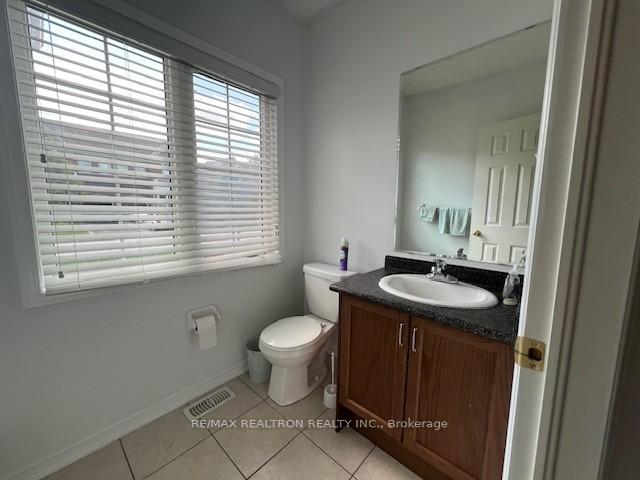 Photo 3 of Unit #Upper, 44 Lewis Honey Drive, Aurora, Bayview Northeast — HOMEH