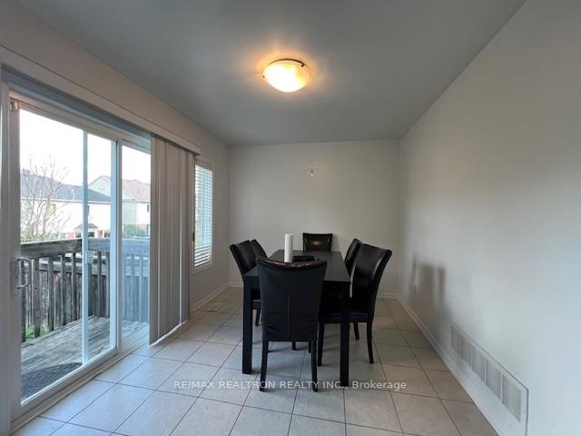Photo 10 of Unit #Upper, 44 Lewis Honey Drive, Aurora, Bayview Northeast — HOMEH