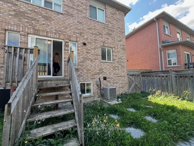 Photo 15 of Unit #Upper, 44 Lewis Honey Drive, Aurora, Bayview Northeast — HOMEH
