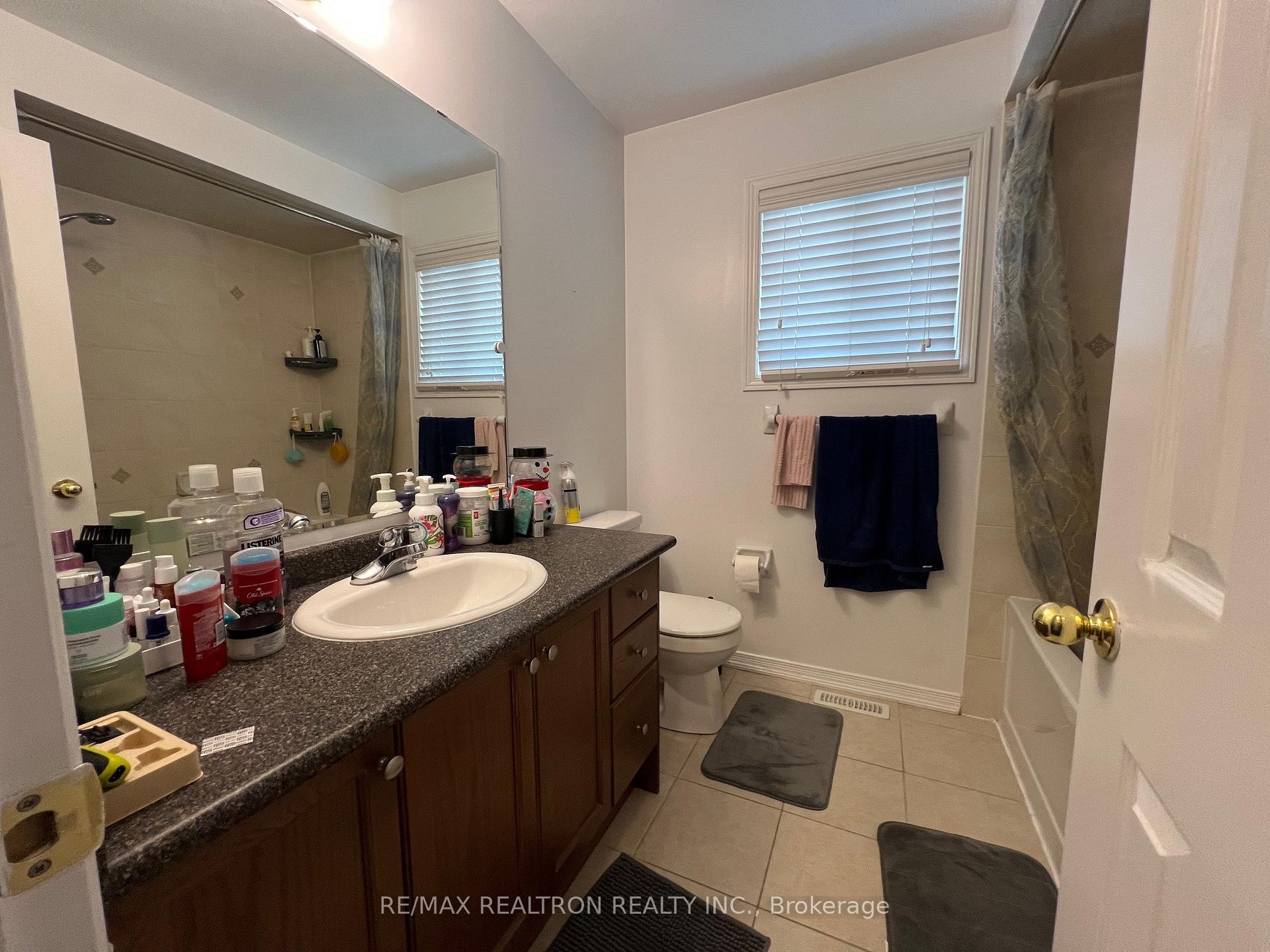 Photo 24 of Unit #Upper, 44 Lewis Honey Drive, Aurora, Bayview Northeast — HOMEH