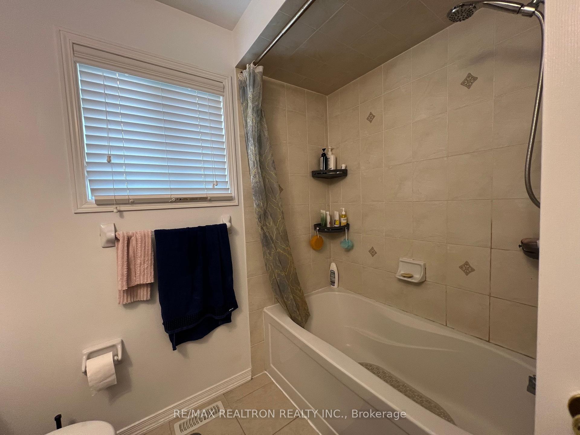 Photo 25 of Unit #Upper, 44 Lewis Honey Drive, Aurora, Bayview Northeast — HOMEH