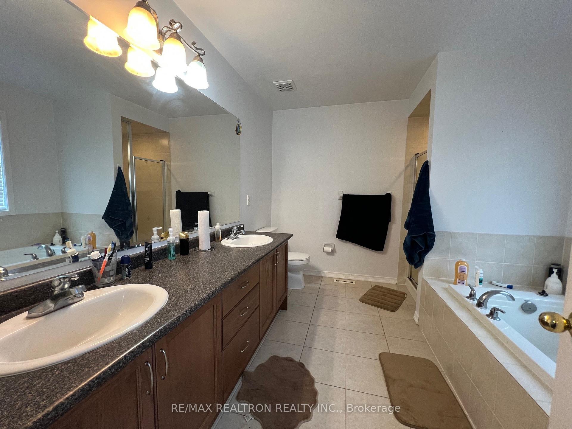 Photo 38 of Unit #Upper, 44 Lewis Honey Drive, Aurora, Bayview Northeast — HOMEH
