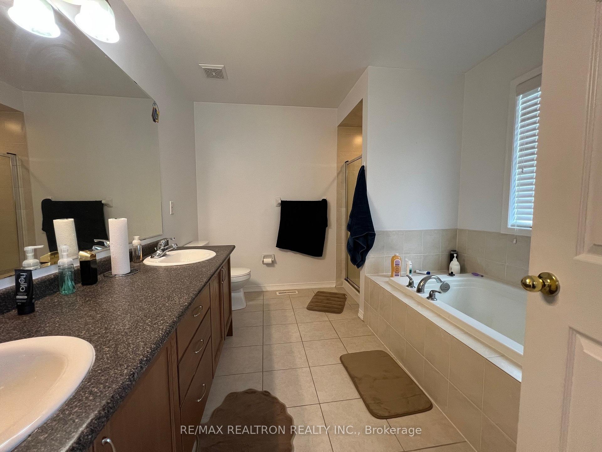 Photo 37 of Unit #Upper, 44 Lewis Honey Drive, Aurora, Bayview Northeast — HOMEH