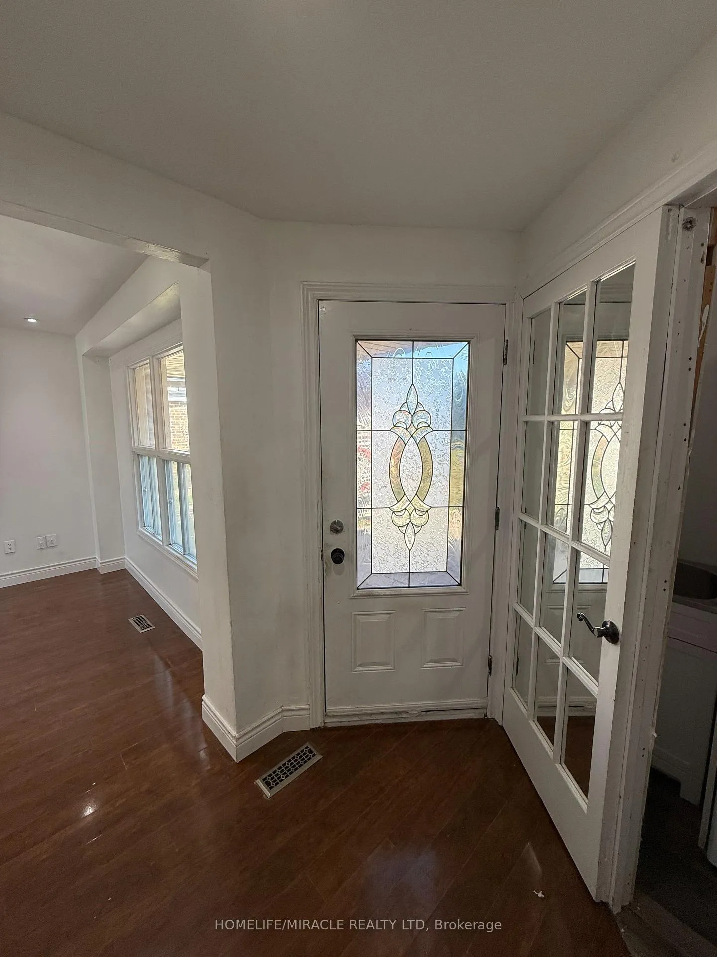Photo 4 of 44 Knapton Avenue, Ajax, Central — HOMEH