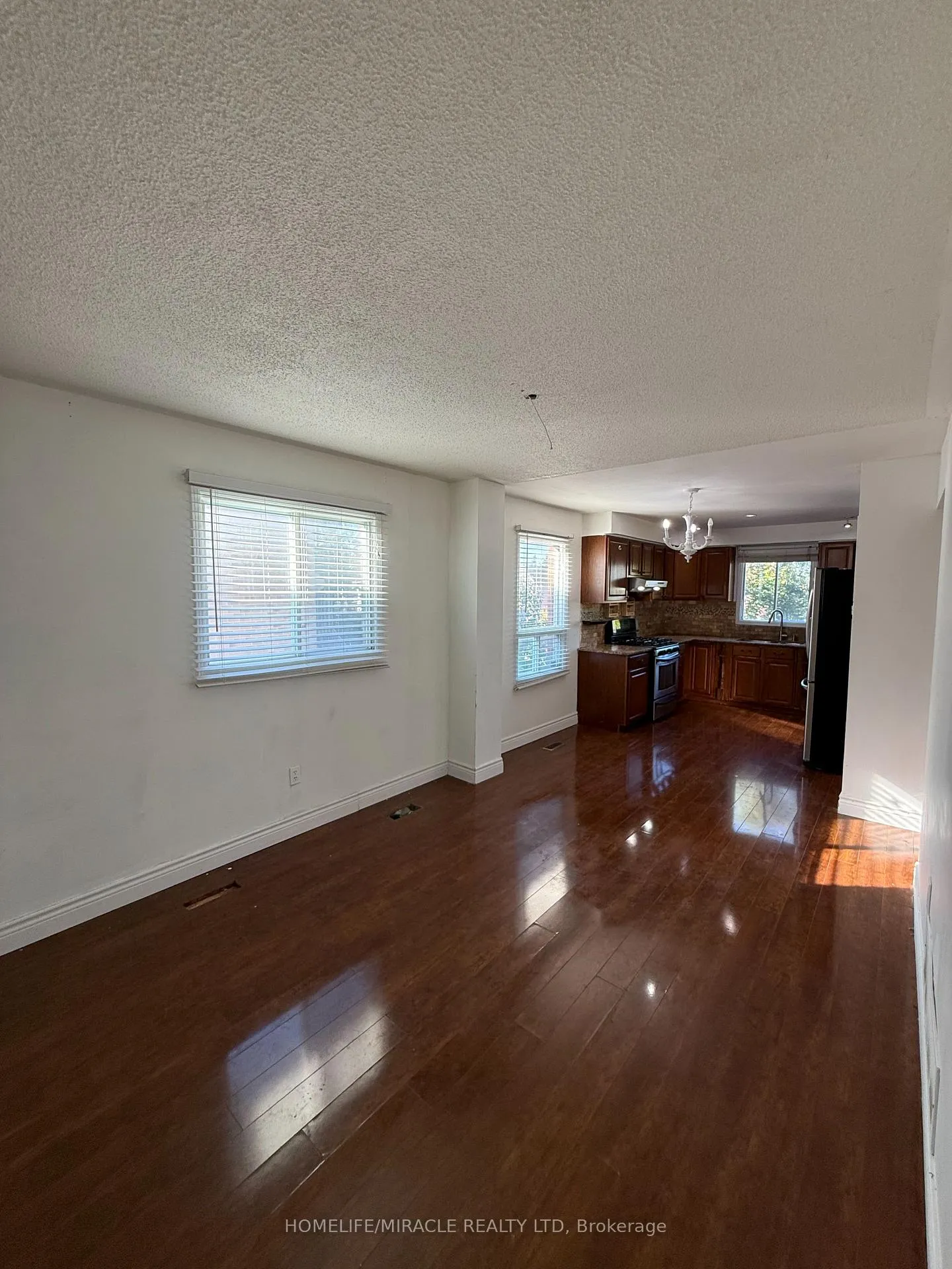 Photo 5 of 44 Knapton Avenue, Ajax, Central — HOMEH