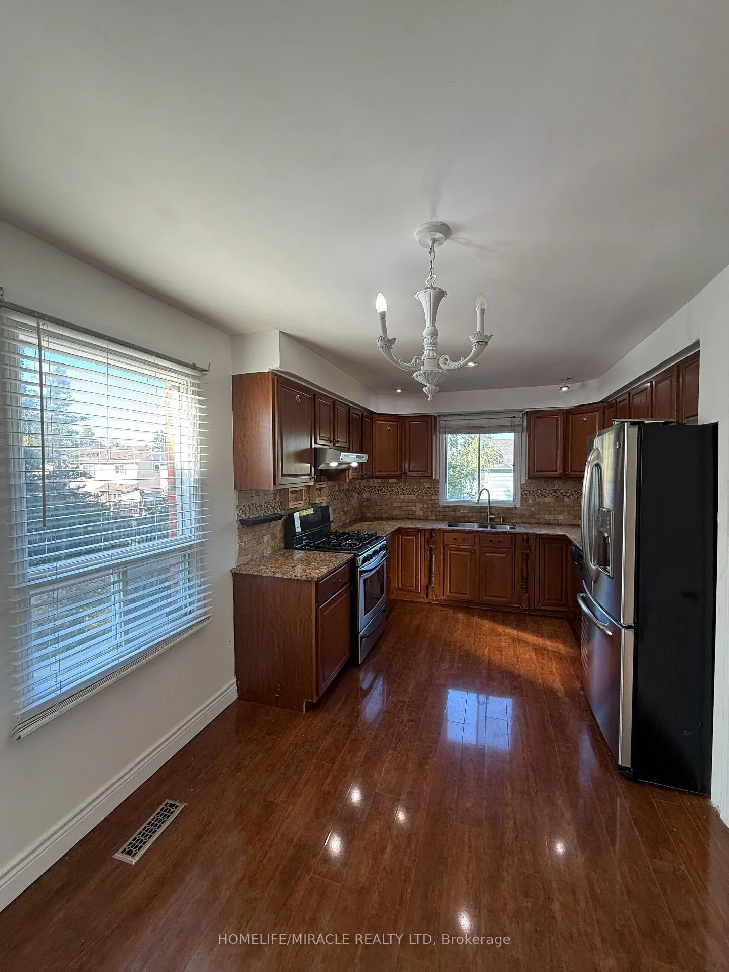 Photo 7 of 44 Knapton Avenue, Ajax, Central — HOMEH