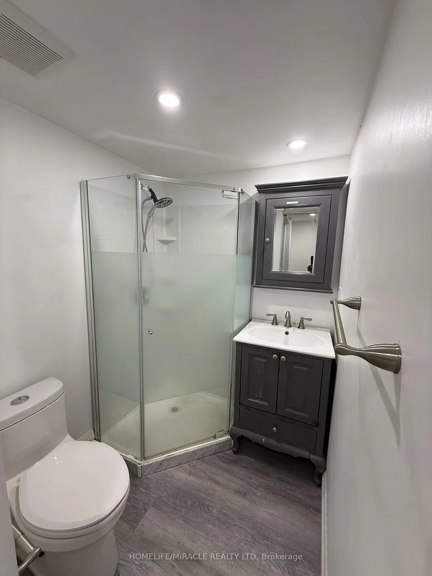 Photo 17 of 44 Knapton Avenue, Ajax, Central — HOMEH