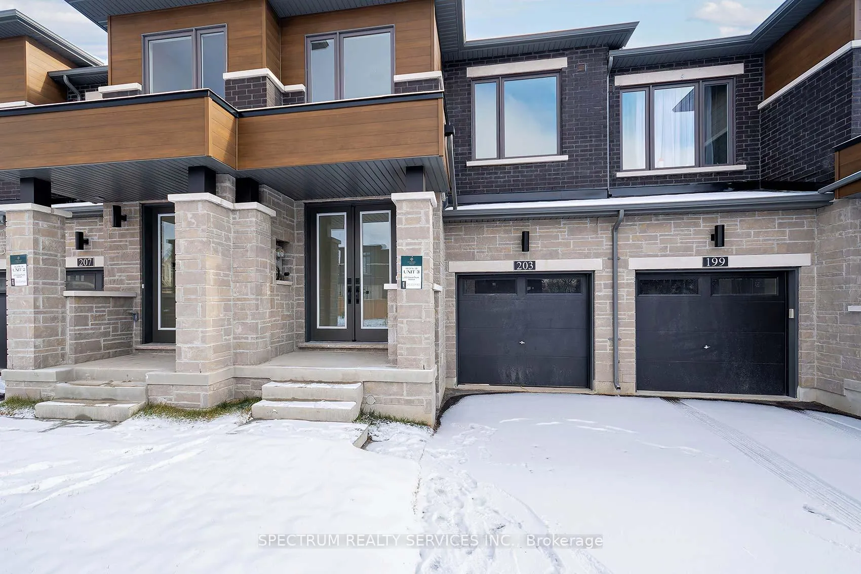 Photo 4 of 203 Grand Trunk Avenue, Vaughan, Patterson — HOMEH