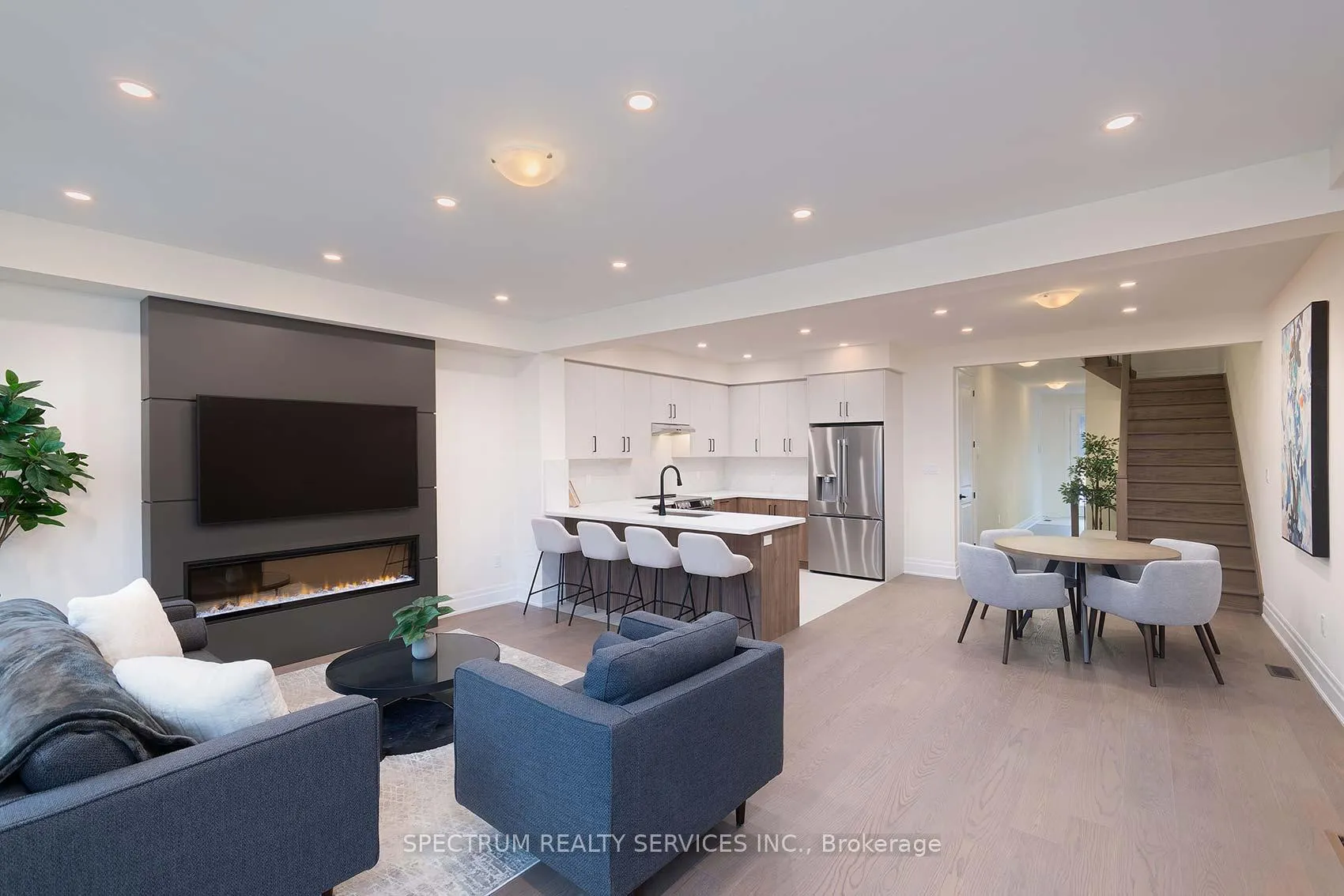 Photo 10 of 203 Grand Trunk Avenue, Vaughan, Patterson — HOMEH